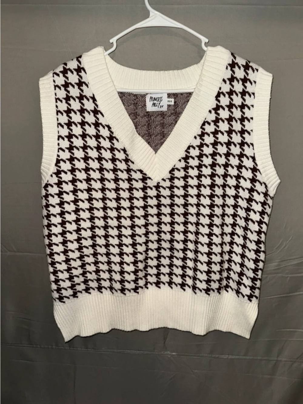 Men's Houndstooth V-Neck Sweater Vest in Cream and Dark Brown